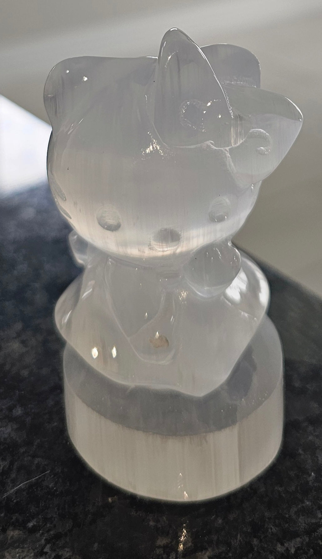 Hello kitty Selenite